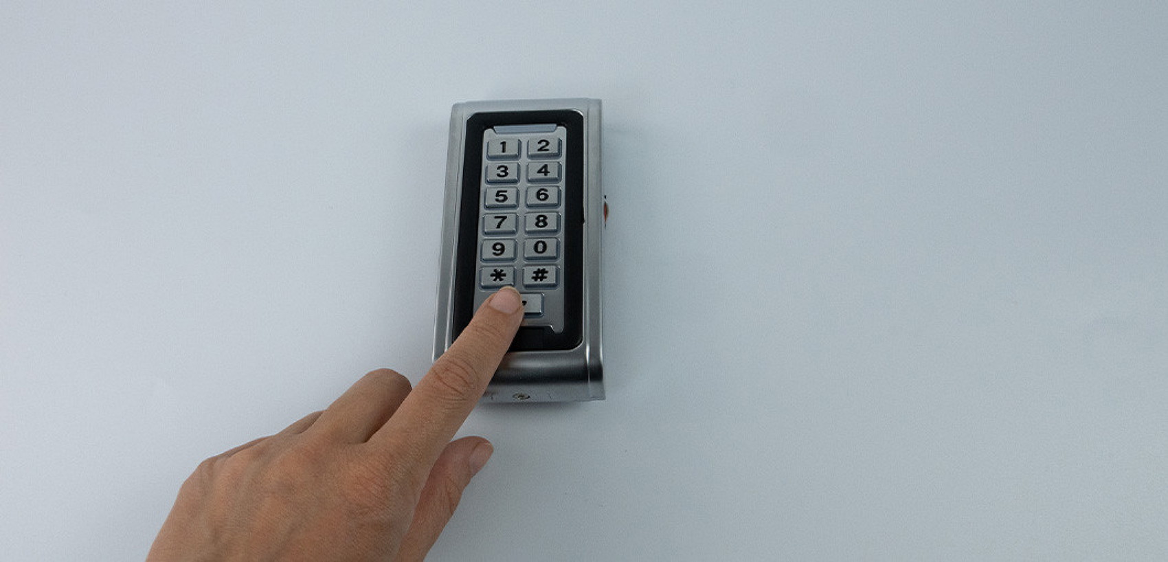 Rfid Troll Sicherer Zugang für Gebäude mit der SecureEntry-AC500 RFID-Tastatur