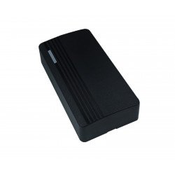 Schrägansicht des SecureEntry-CR10LF Kartenlesers mit IP66-Gehäuse