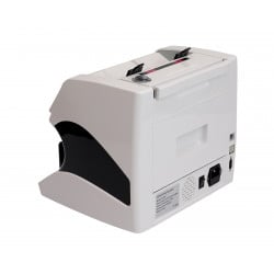 Schräge Rückansicht mit Stromanschlüssen und Schnittstellen