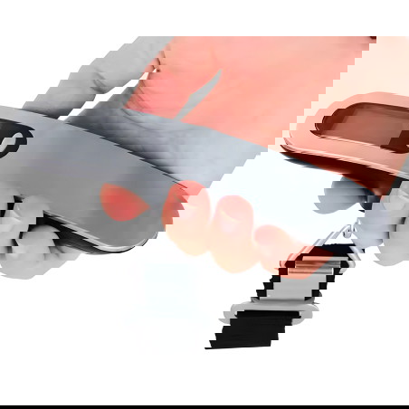 Elektronische Kofferwaage wagPRO-H50K in der Hand gehalten