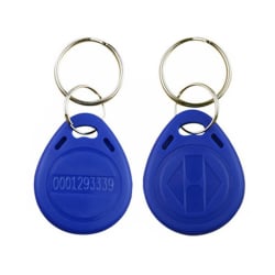 Zwei RFID-Anhänger HD-RKF07 in Blau mit Schlüsselringen – Vorder- und Rückseite