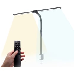 LED-Schreibtischlampe LumixDesk-12 mit Fernbedienung im Einsatz