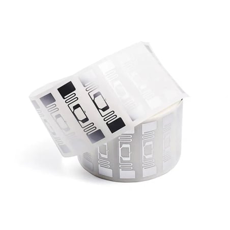 Rolle mit UHF-RFID-Aufklebern mit einer Frequenz von 860-960 MHz und einer Lesereichweite von bis zu 6 Metern, Tag-U9-7321