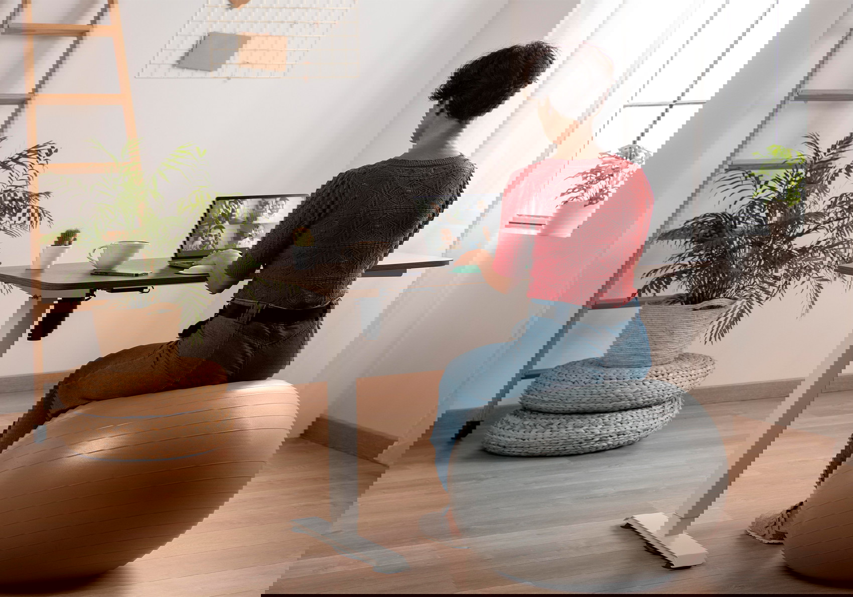 Elektrisch höhenverstellbare Schreibtische - Komfort und Bequemlichkeit bei der Arbeit [2024]